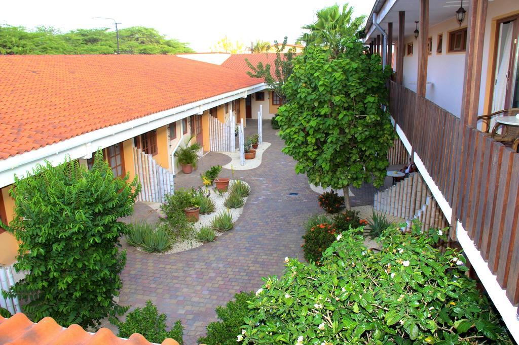 Camacuri Apartments Oranjestad Bagian luar foto